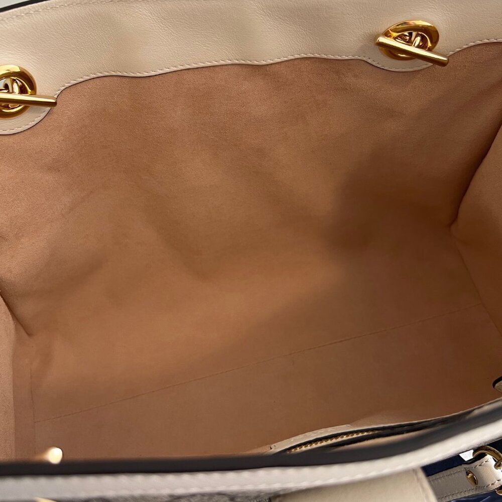 GUCCI Padlock GG Medium Shoulder/Tote Bag (EUC) - Picture 10 of 15